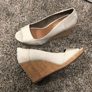 Toms Wedges. Off white.